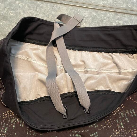 Lululemon T.H.E. Linerless Shorts Mens Large Multicolor AOP Black Athleisure - Picture 3 of 9